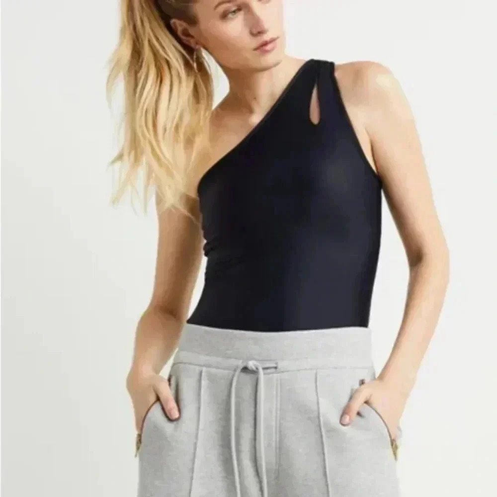 NWT GSTQ one shoulder, athletic top and black with built-in bra - Picture 3 of 10